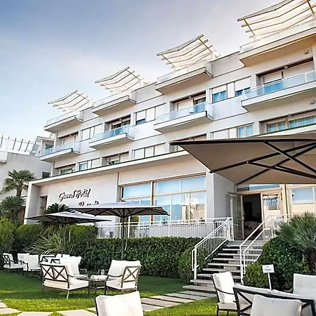 Grand Passetto Hotel 4*